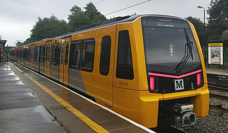 File:555018 at Monkseaton v2.webp