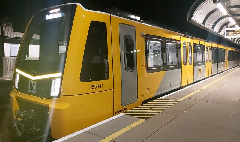 File:555041 at Wansbeck Road.jpg